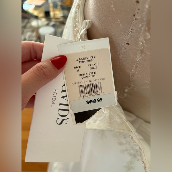 DAVID'S BRIDAL a line chiffon split front overlay wedding dress size 4P - Picture 4 of 6